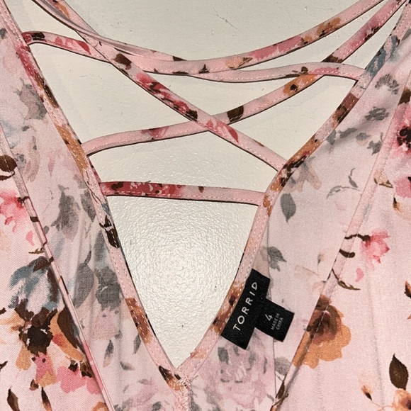 Torrid flutter sleeve top - Picture 5 of 6